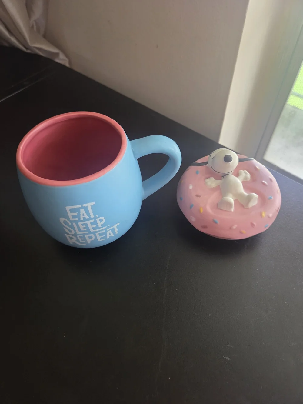 Snoopy Mug w Lid. 